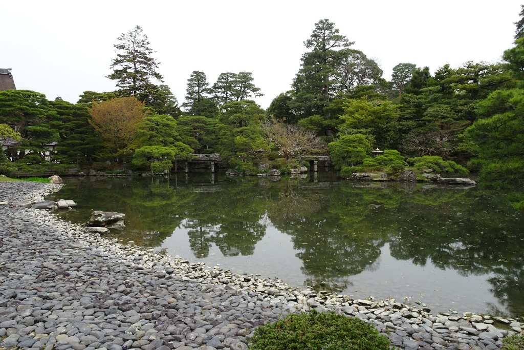 09-Garden in Kyoto Imperial Palace.jpg -                                